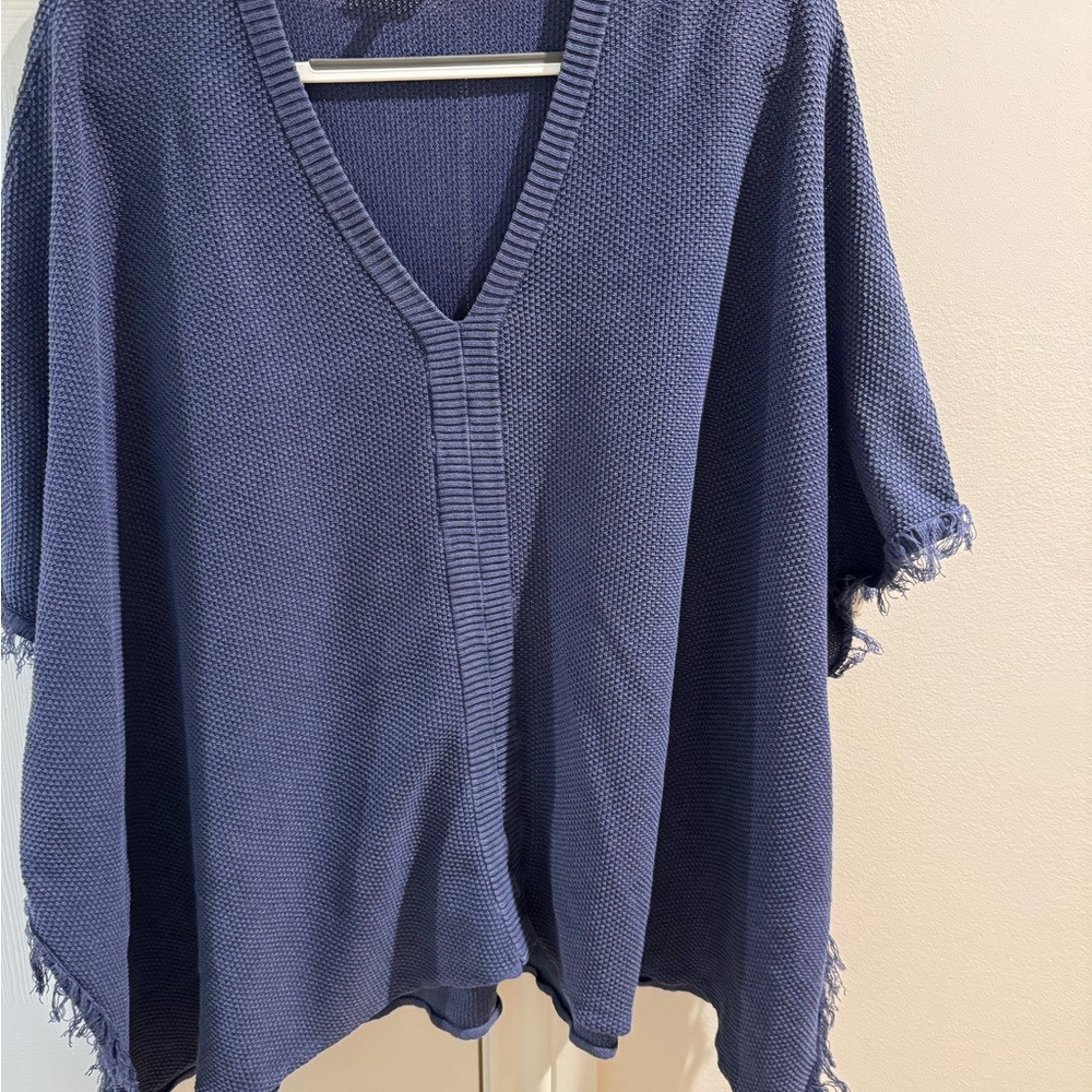 Splendid brand Women’s shawl, generous Size Small; Beautiful condition